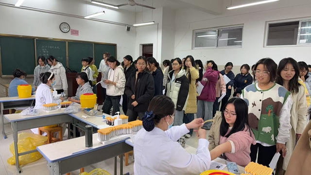 駐馬店市第二中醫(yī)院——健康體檢中心周末赴校服務(wù) 為農(nóng)業(yè)工程職業(yè)學(xué)院學(xué)生健康護航?