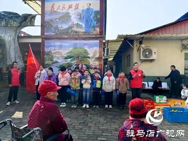 平輿縣身邊好人協(xié)會(huì)攜射橋鎮(zhèn)第一小學(xué)師生志愿者赴敬老院送溫暖