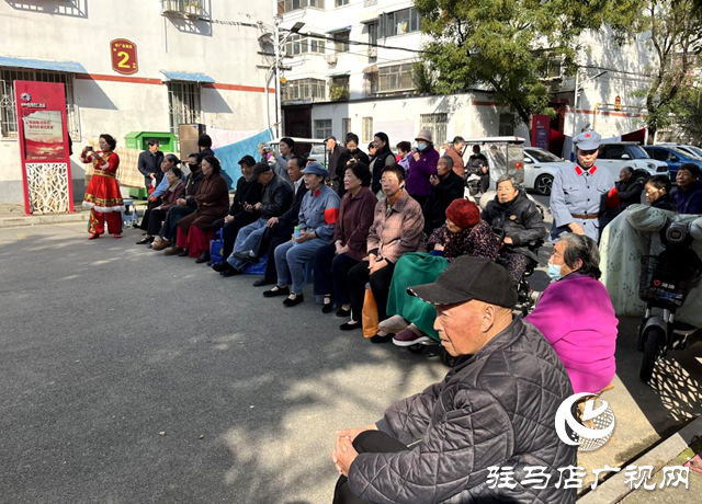 駐馬店市文化館聯(lián)合社區(qū)開展重陽節(jié)文藝演出