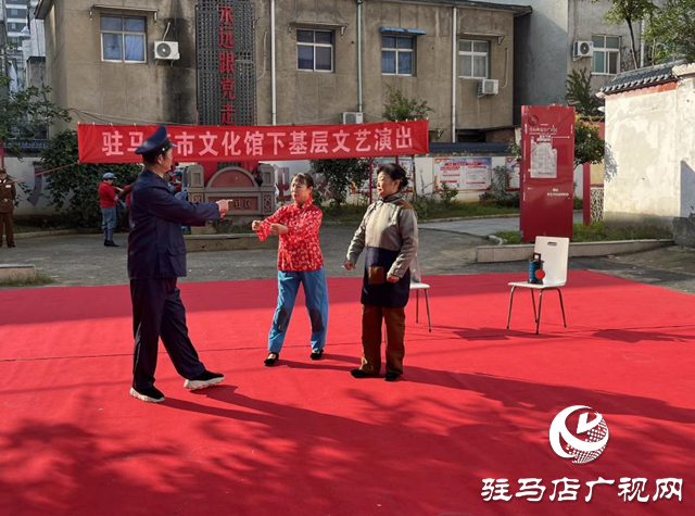 駐馬店市文化館聯(lián)合社區(qū)開展重陽節(jié)文藝演出