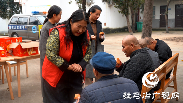 平輿縣身邊好人協(xié)會(huì)重陽節(jié)到東皇街道敬老院開展“弘揚(yáng)敬老美德 情暖重陽佳節(jié)”主題活動(dòng)