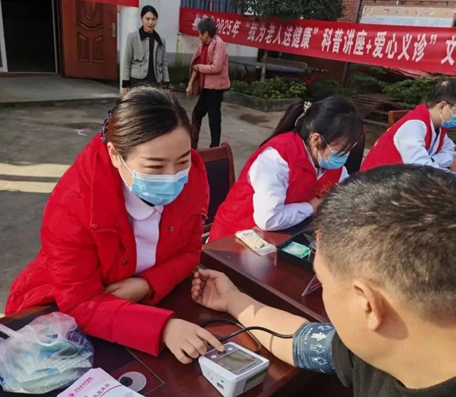 暖心義診踐初心 健康科普惠民生——駐馬店市中醫(yī)院開展系列惠民行動守護(hù)群眾健康