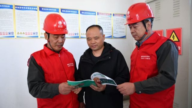 確山縣供電公司:開展“秋季安全用電進企業(yè)”專項服務(wù)