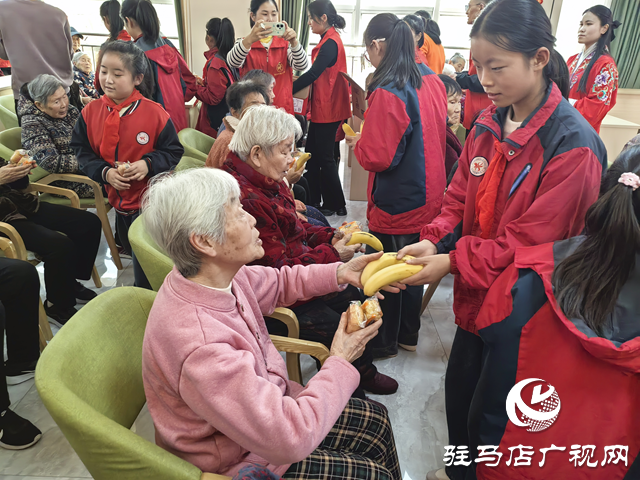 駐馬店市第二十八小學(xué)開展重陽節(jié)敬老慰問活動