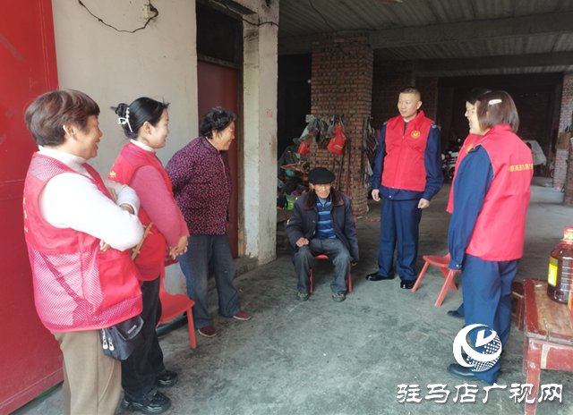 ??駐馬店收費站:走訪老黨員 情暖重陽節(jié)
