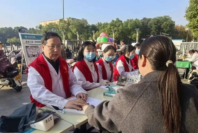 暖心義診踐初心 健康科普惠民生——駐馬店市中醫(yī)院開展系列惠民行動守護(hù)群眾健康