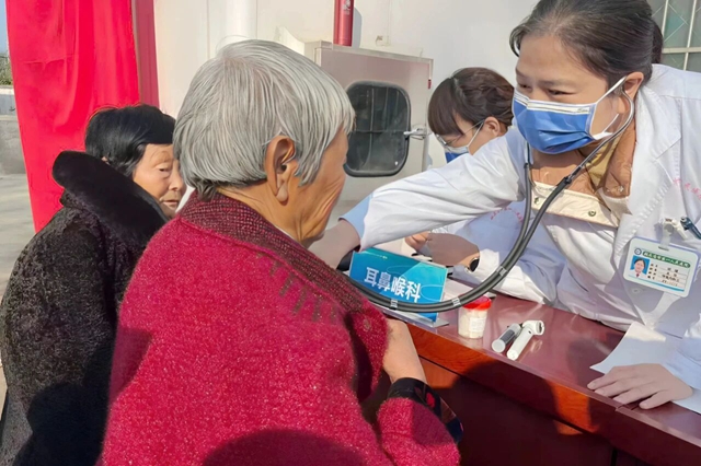 情暖重陽，健康相伴——駐馬店市第一人民醫(yī)院開展重陽節(jié)健康義診活動