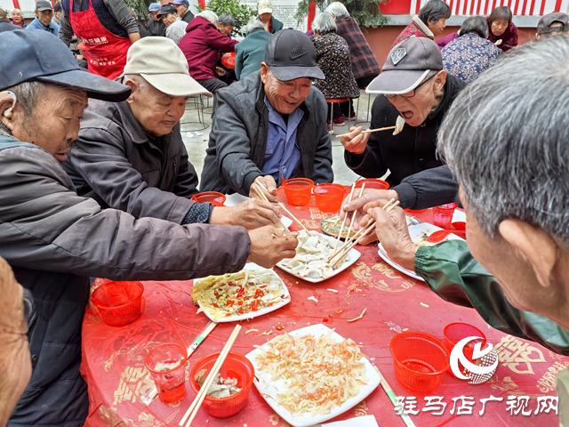 駐馬店經(jīng)濟(jì)開(kāi)發(fā)區(qū)開(kāi)源辦事處刁莊村委開(kāi)展重陽(yáng)敬老活動(dòng)