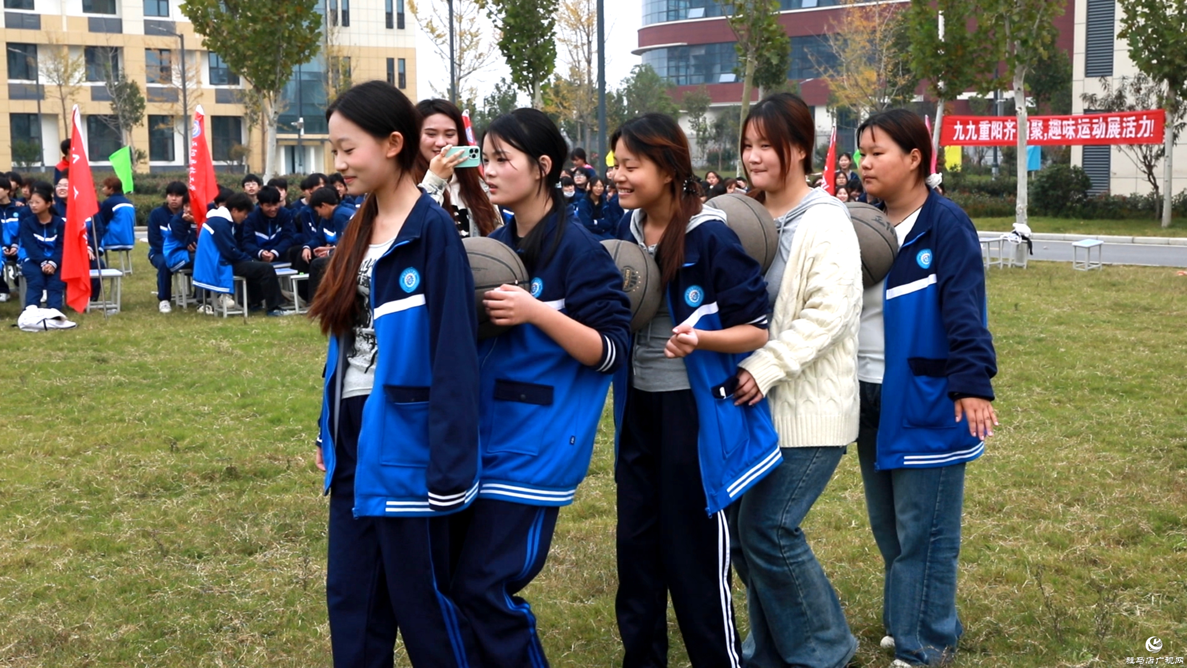 正陽縣技工學(xué)校：師生同樂慶重陽 凝心聚力展風(fēng)采