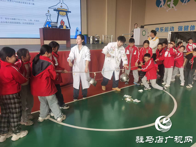 科普進校園 點燃科學(xué)夢想