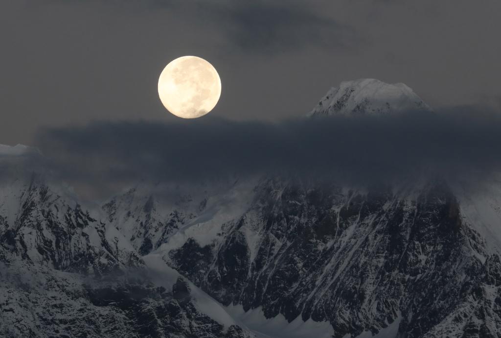 今年“個頭”最大的“超級月亮”即將“上線”