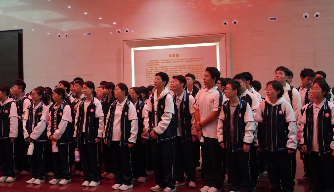 駐馬店市第二高級中學這場“行走的思政課”獲贊無數(shù)