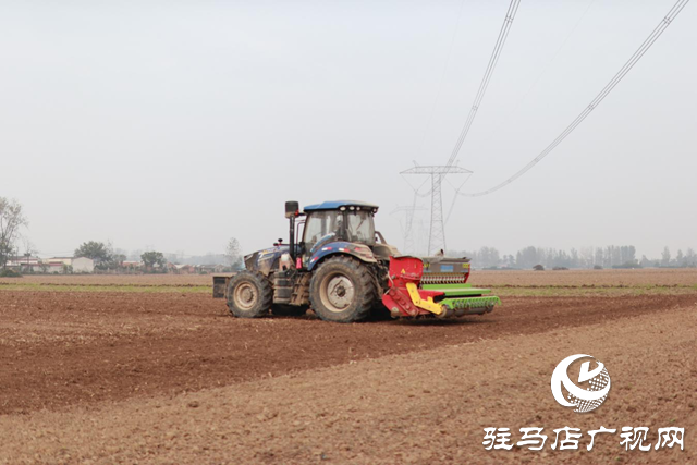 驛城區(qū)水屯鎮(zhèn):搶抓農(nóng)時(shí)推進(jìn)秋播