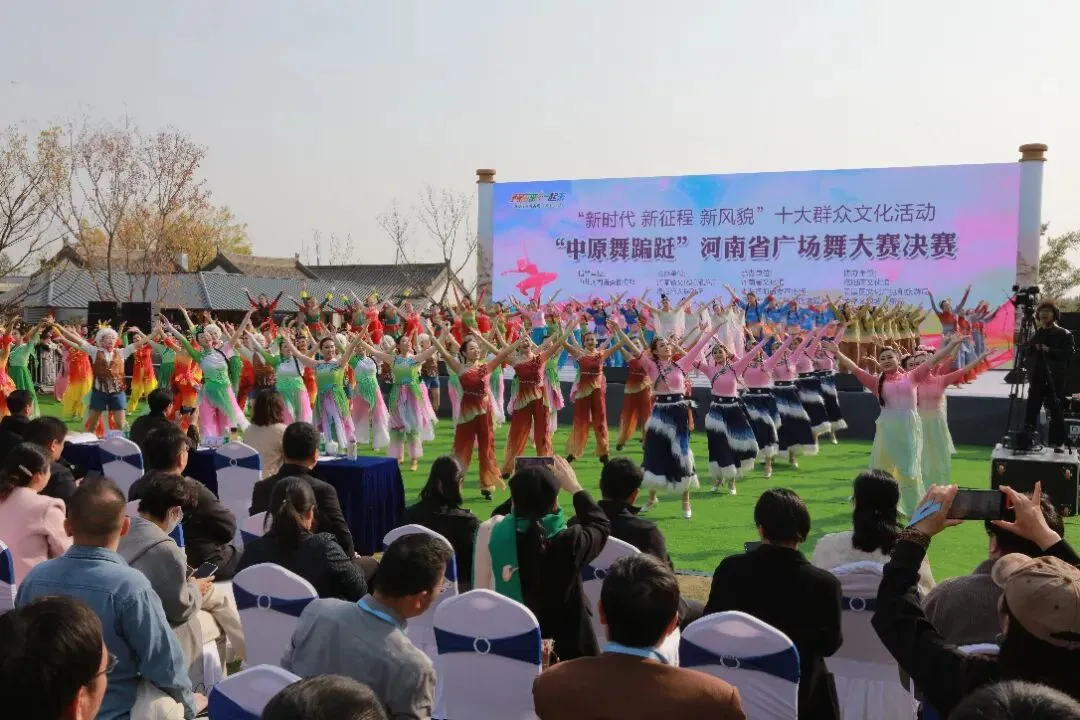 駐馬店兩支廣場舞隊伍精彩亮相2025年“中原舞蹁躚”河南省廣場舞大賽決賽