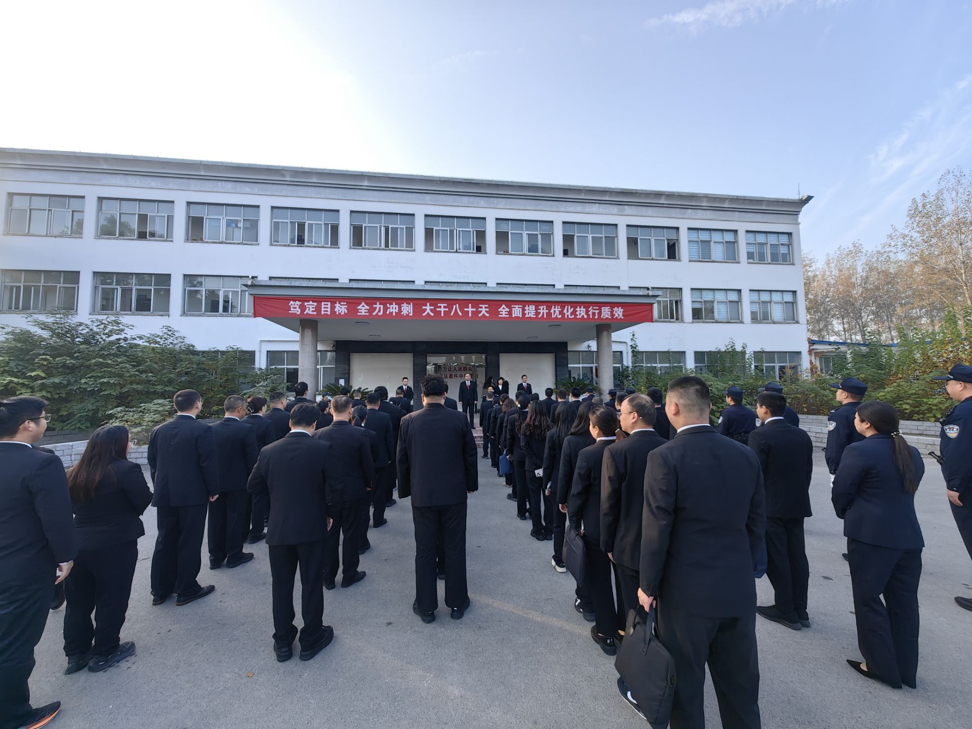 全程直播亮利劍 硬核發(fā)力護公平——驛城區(qū)法院2025年第100次執(zhí)行行動落地見效