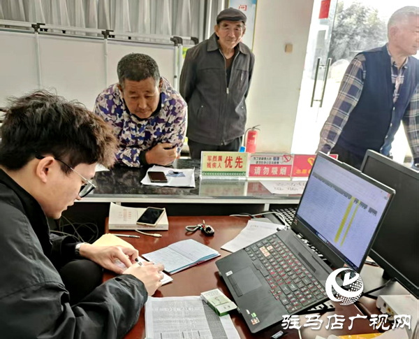 平輿縣萬金店鎮(zhèn)：入戶宣傳解民憂，代繳服務(wù)暖人心