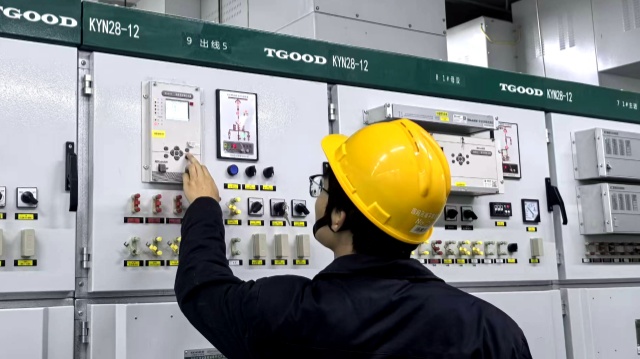 國網(wǎng)平輿縣供電公司：夜間巡視護(hù)電網(wǎng) 迎峰度冬早準(zhǔn)備