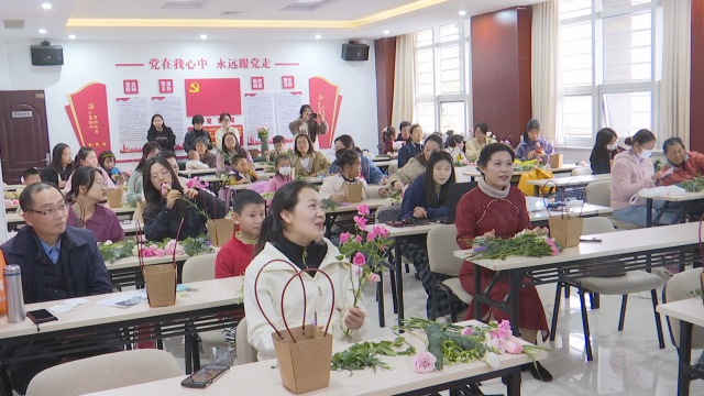 駐馬店市總工會(huì)舉行插花公益活動(dòng)