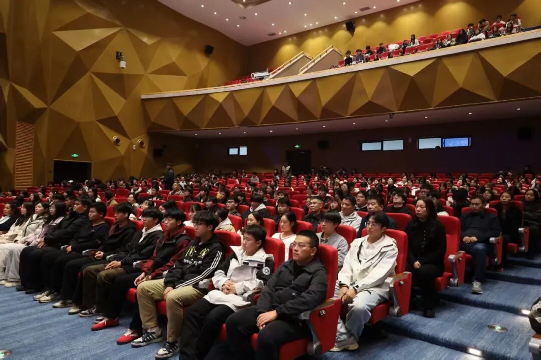  庭審進(jìn)校園 法槌敲警鐘——駐馬店幼兒師范高等?？茖W(xué)校開展普法教育活動