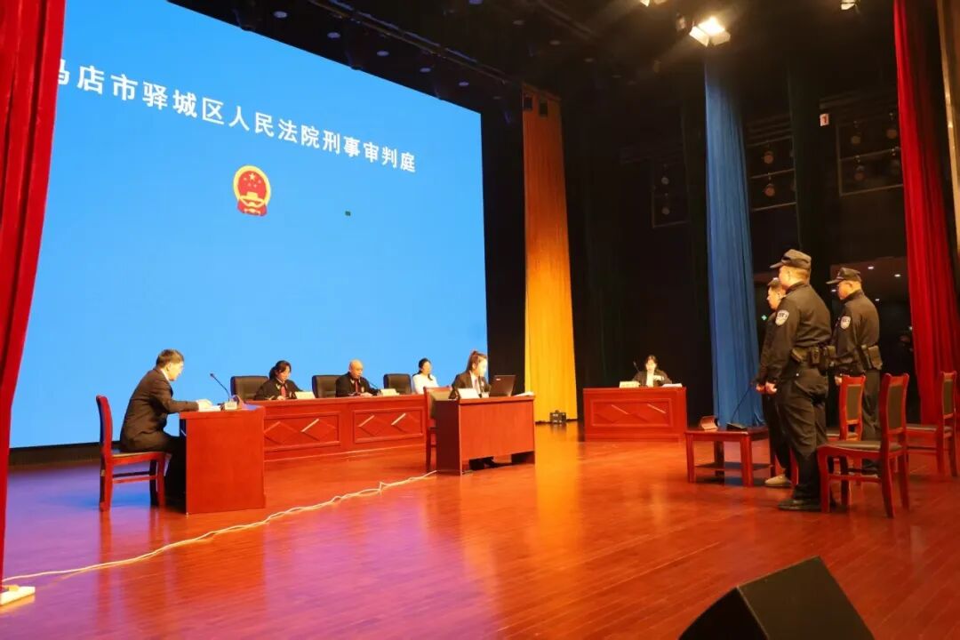  庭審進校園 法槌敲警鐘——駐馬店幼兒師范高等?？茖W(xué)校開展普法教育活動