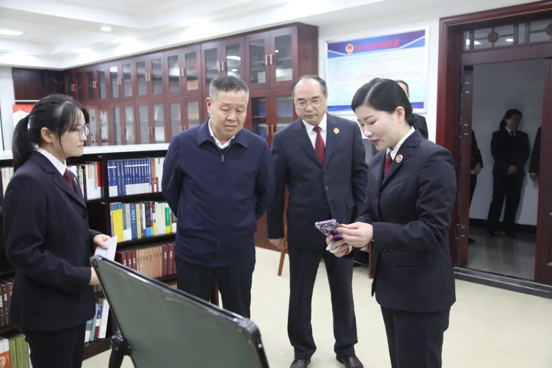 鄭清朝到正陽縣檢察院調(diào)研工作