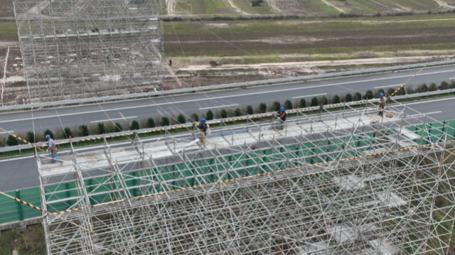 國網(wǎng)駐馬店供電公司：高效實施跨越施工 助推重點工程建設(shè)