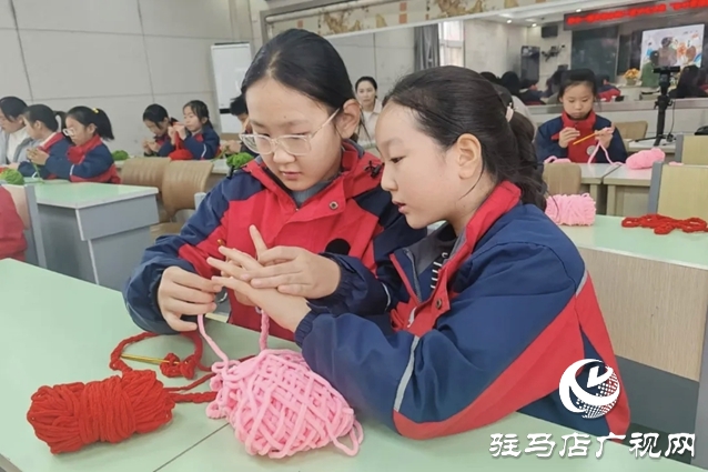 指尖傳承非遺！駐馬店“非遺新芽計(jì)劃”鉤編活動走進(jìn)小學(xué)
