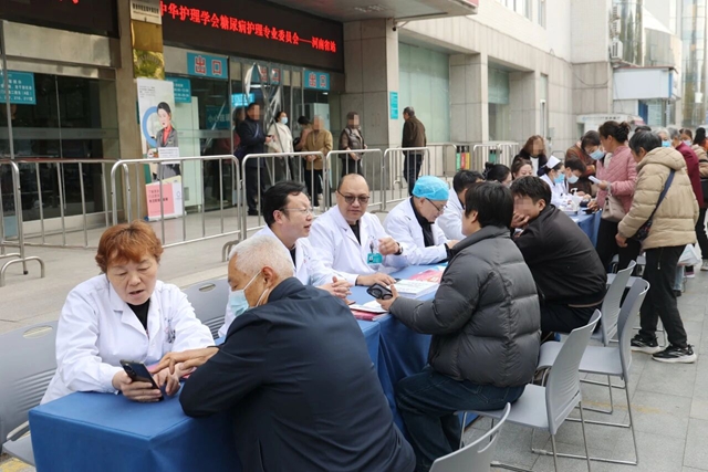 駐馬店市中心醫(yī)院舉辦2025聯(lián)合國(guó)糖尿病日義診活動(dòng)