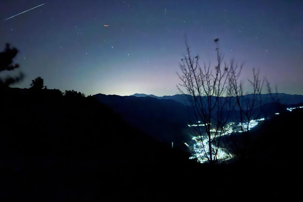 一大波美圖來(lái)了，他們?cè)谖覈?guó)北方多地拍到了極光！