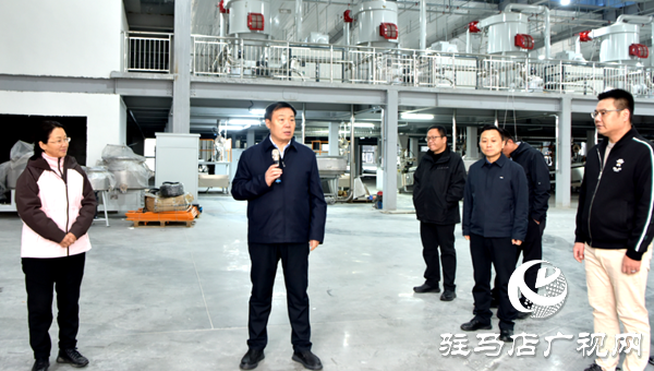 平輿縣委書(shū)記劉飛就重點(diǎn)項(xiàng)目推進(jìn)開(kāi)展現(xiàn)場(chǎng)辦公