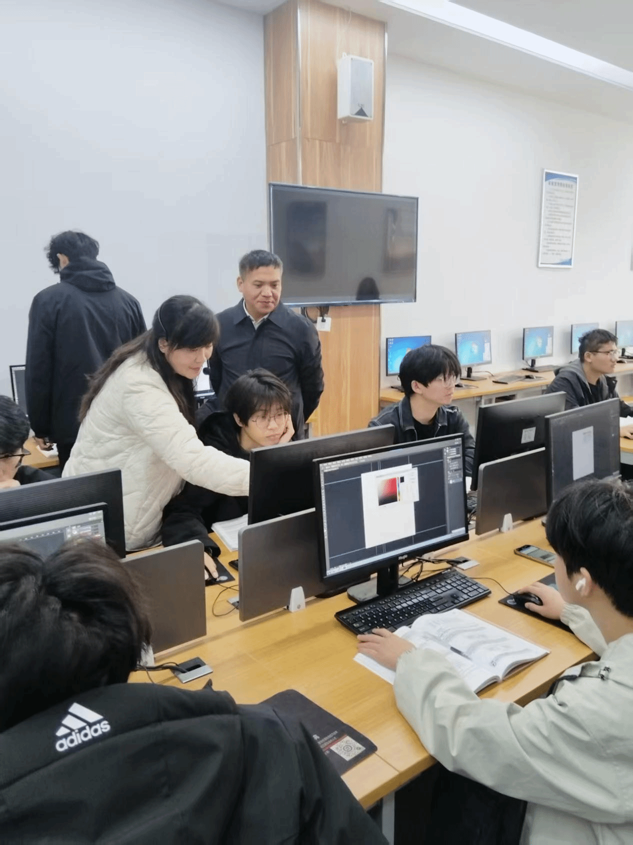 駐馬店職業(yè)技術(shù)學(xué)院校長宋華民深入南北校區(qū)聽課調(diào)研