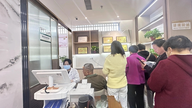 醫(yī)企同心護健康 服務(wù)無界暖人心&mdash;&mdash;駐馬店市第二中醫(yī)院健康體檢中心上門服務(wù)書寫責(zé)任擔(dān)當(dāng)