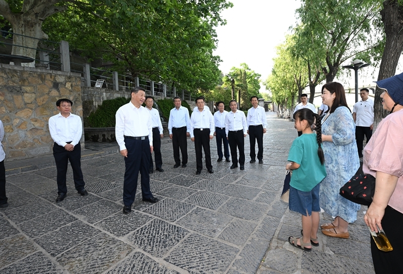 習(xí)近平在河南考察時(shí)強(qiáng)調(diào)：堅(jiān)定信心推動(dòng)高質(zhì)量發(fā)展高效能治理 奮力譜寫中原大地推進(jìn)中國式現(xiàn)代化新篇章