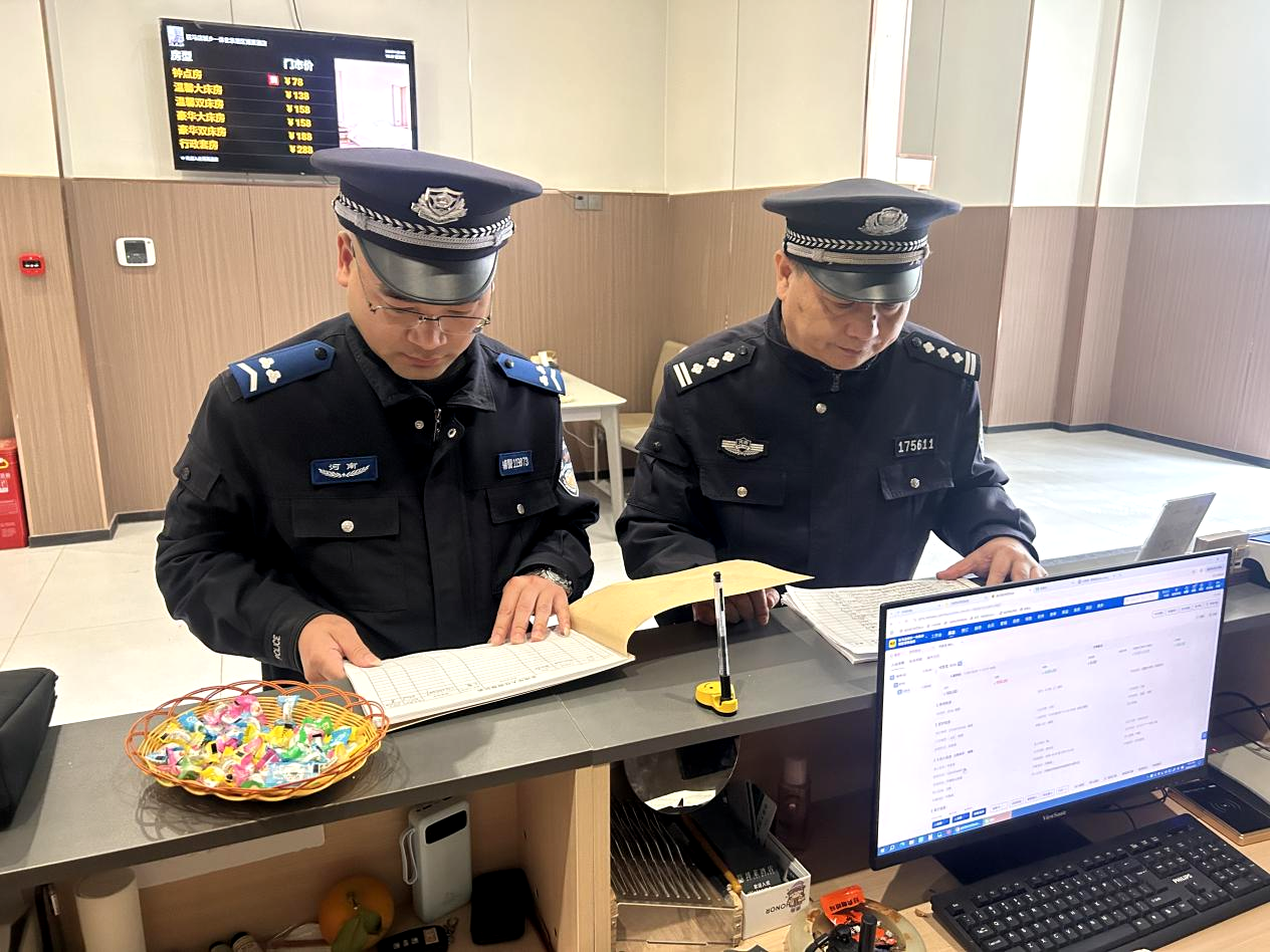 示范區(qū)公安分局對(duì)轄區(qū)酒店開(kāi)展安全檢查