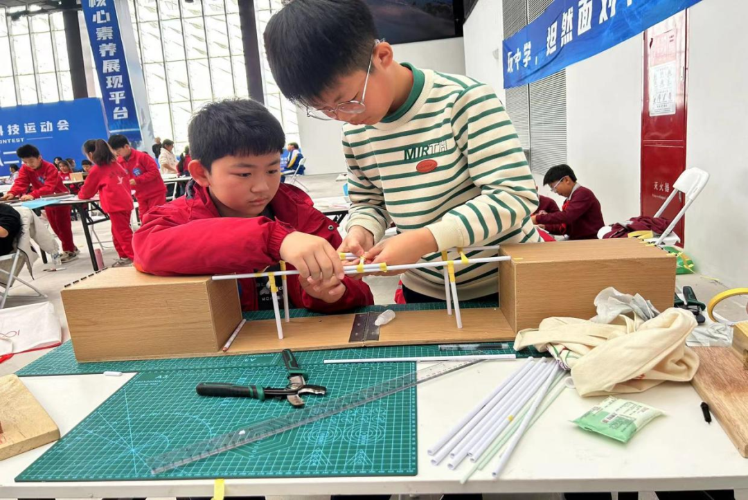 駐馬店市第十小學科技創(chuàng)新教育成果喜報