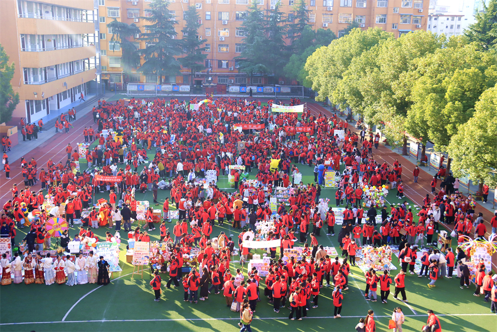 小小市場大夢想 誠信貿(mào)易促成長——駐馬店第二實(shí)驗(yàn)小學(xué)成功舉辦第七屆“紅領(lǐng)巾貿(mào)易節(jié)”