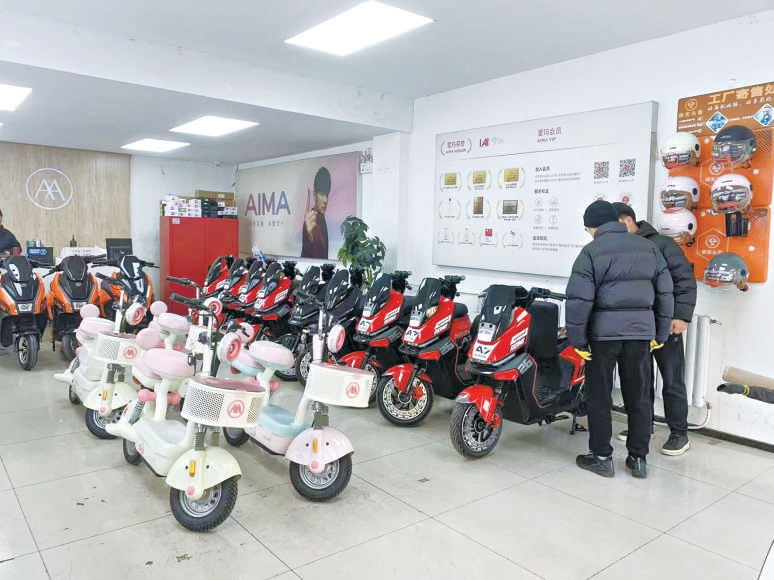 新國(guó)標(biāo)電動(dòng)自行車(chē)上市在即，門(mén)店庫(kù)存車(chē)卻現(xiàn)“搶購(gòu)潮” 舊國(guó)標(biāo)車(chē)即將淘汰為何成了香餑餑？