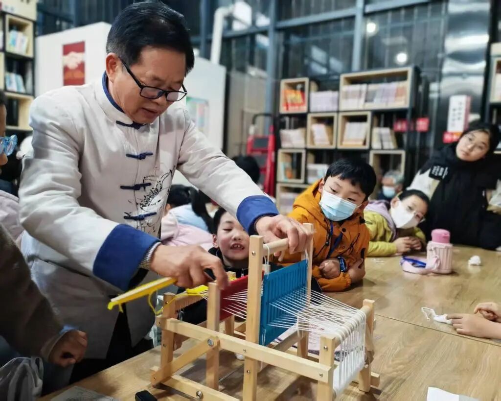 穿“梭”時(shí)光 “布”里生花