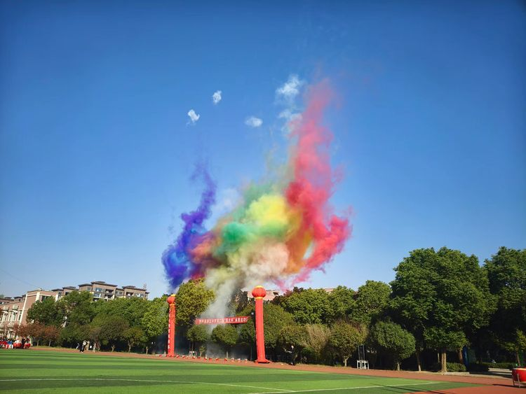  盛會啟幕燃激情 青春逐光向未來——西平縣第五中學(xué)第二屆“陽光杯”體育運(yùn)動會開幕式圓滿舉行