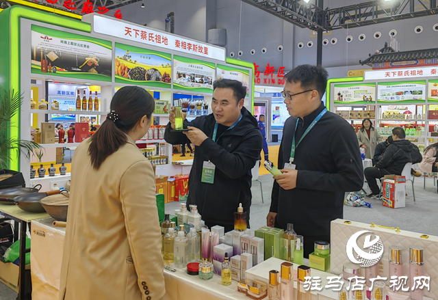 “農(nóng)加會”現(xiàn)場直擊:晨鐘生物“科技絲瓜”引領(lǐng)綠色健康新時尚