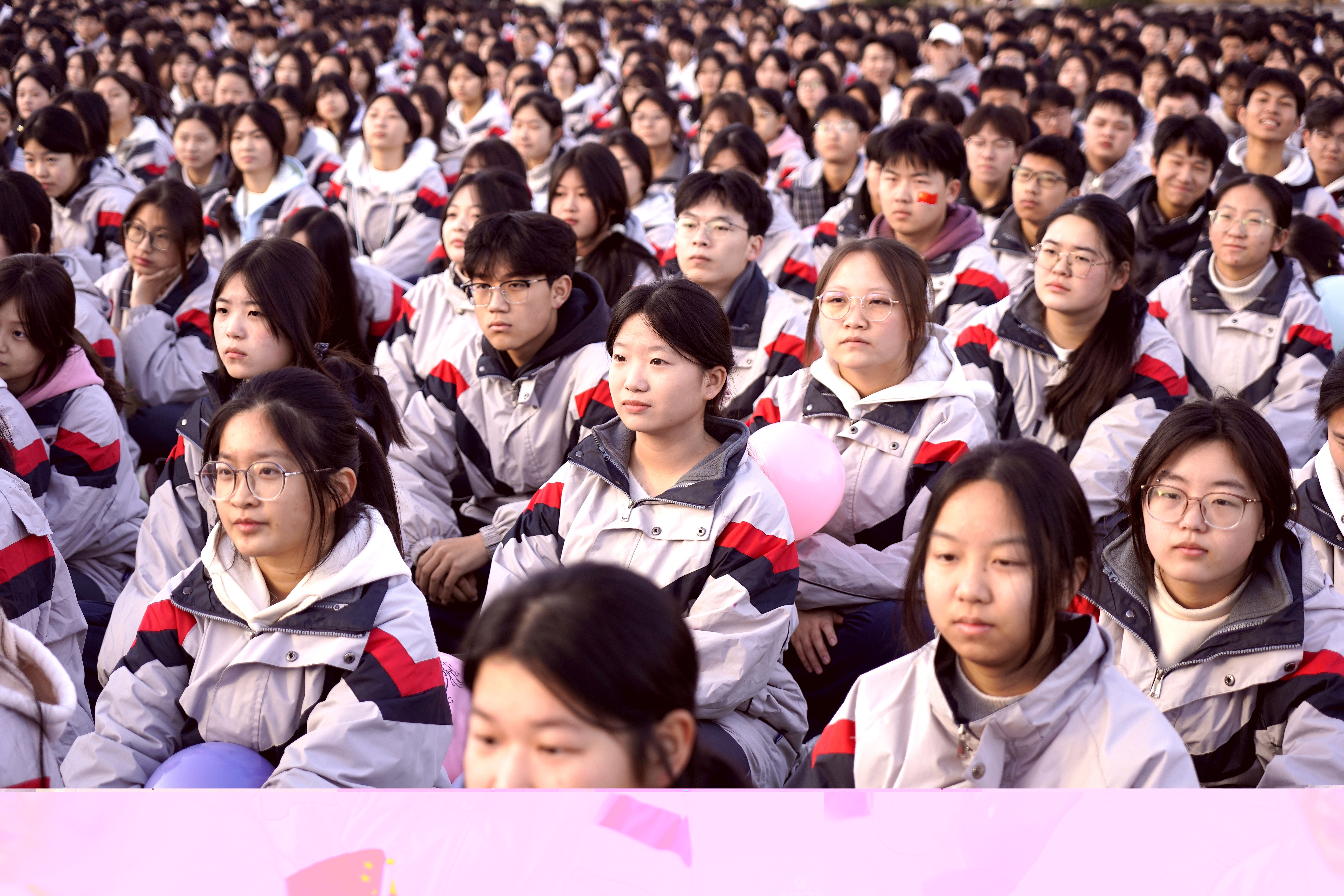 冬韻燃賽場(chǎng) 青春綻芳華  駐馬店市樹人高級(jí)中學(xué)冬季趣味運(yùn)動(dòng)會(huì)圓滿舉行