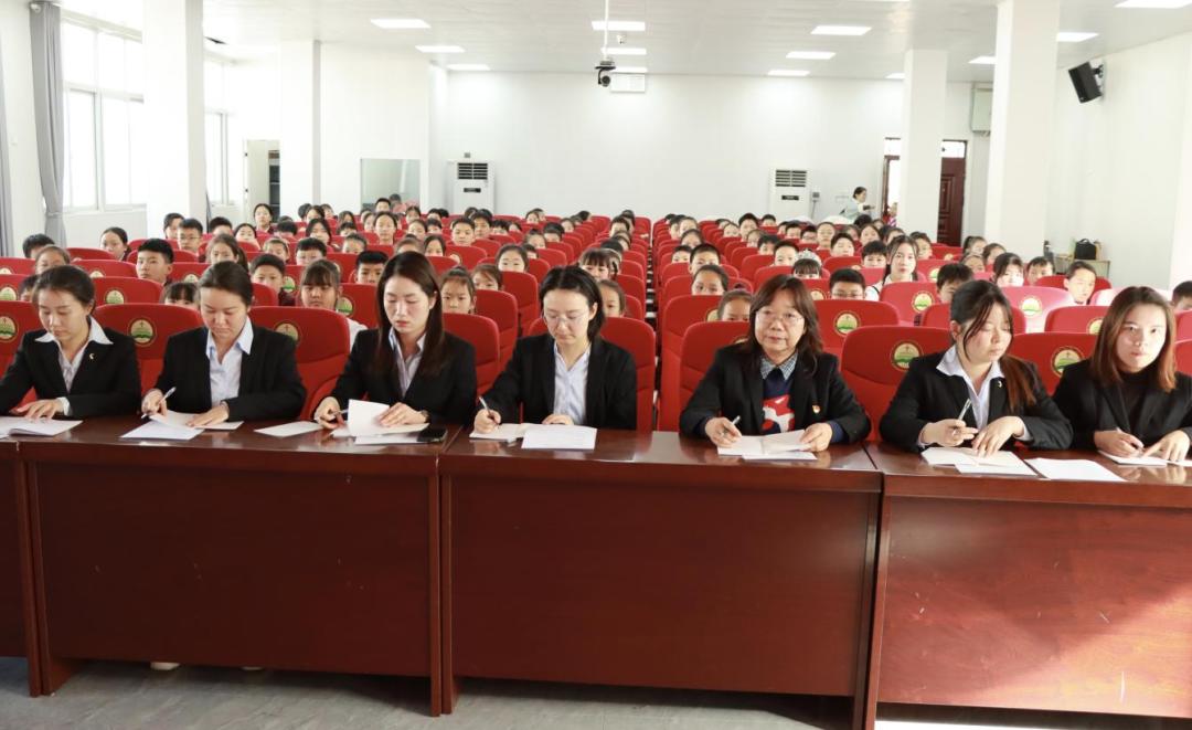  秀英語口才 揚少年風(fēng)采——駐馬店市第十小學(xué)2025年英語演講比賽圓滿落幕