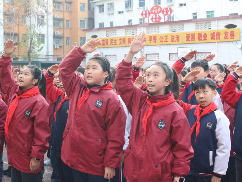 守護成長路 平安伴“童”行——駐馬店市第十一小學(xué)開展122全國交通安全日宣傳教育活動