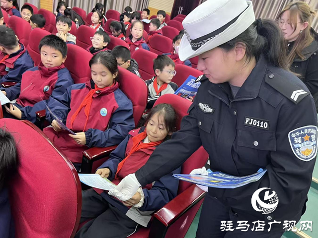 示范區(qū)交警走進(jìn)校園開展“122全國交通安全日”主題宣傳活動