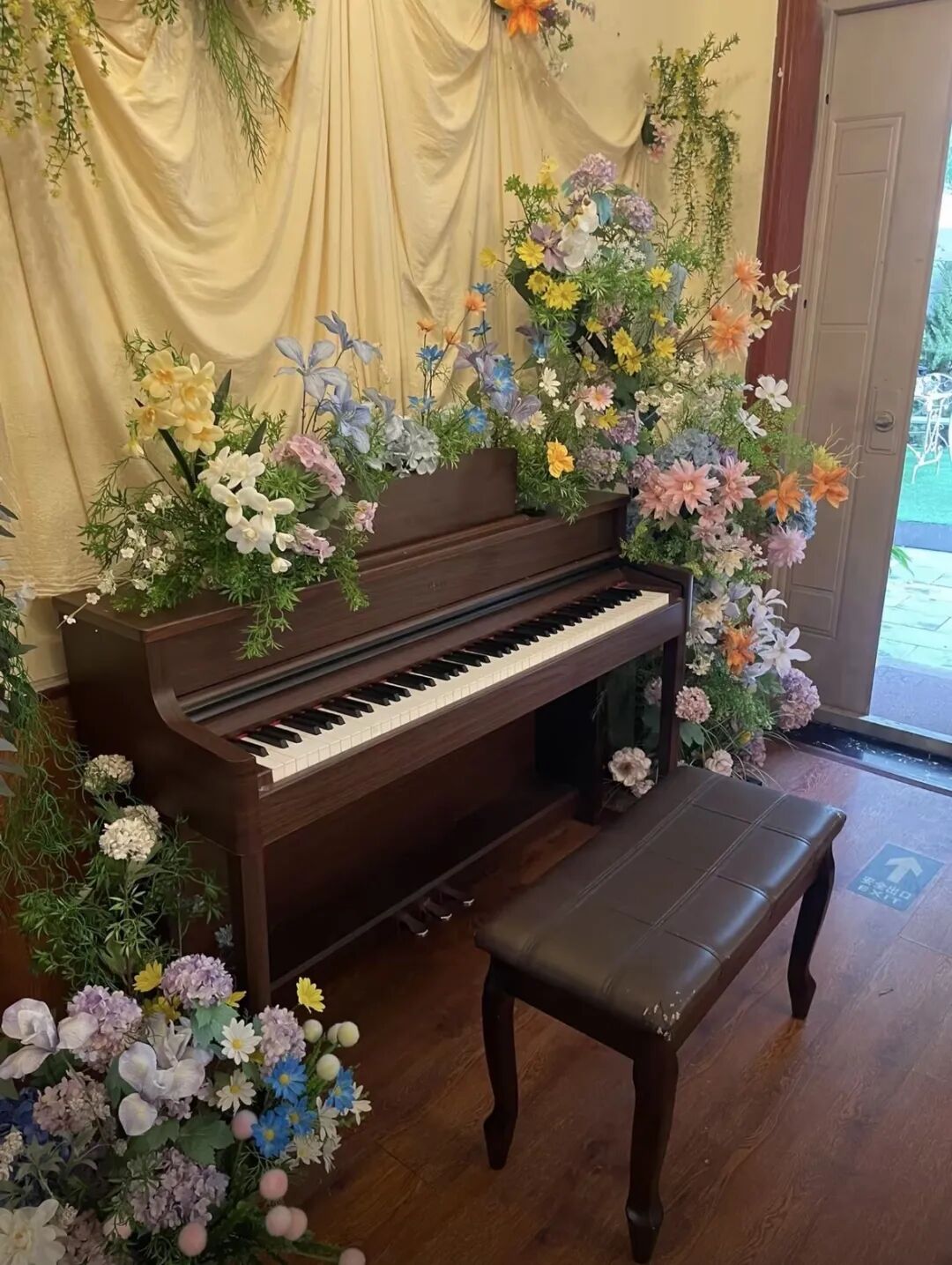 降溫了，躲進(jìn)這幾家神仙咖啡館，好看好拍還好玩！