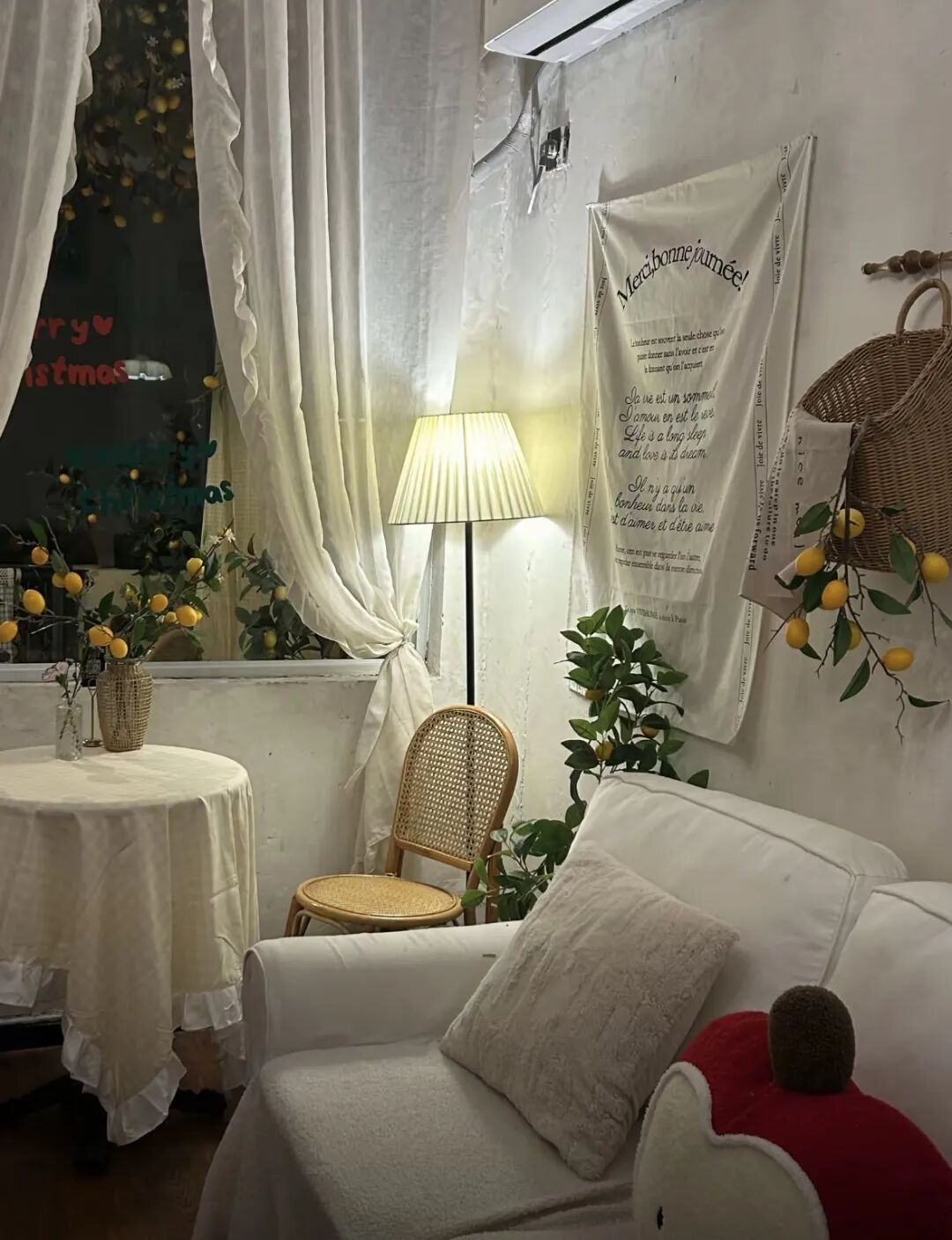 降溫了，躲進(jìn)這幾家神仙咖啡館，好看好拍還好玩！