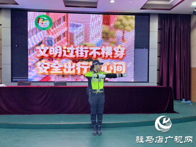 示范區(qū)交警走進(jìn)校園開展“122全國交通安全日”主題宣傳活動