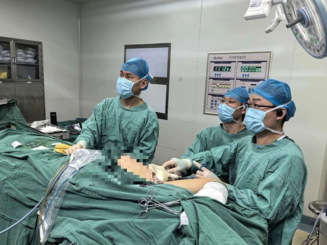 微創(chuàng)手術(shù)重塑美麗與健康：駐馬店市中醫(yī)院成功實施腋窩入路腔鏡乳腺癌根治并同期假體重建術(shù)