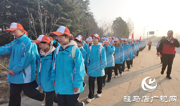 駐馬店市第四中學開展“徒步鄉(xiāng)野 探秘農(nóng)耕，感悟成長”研學活動
