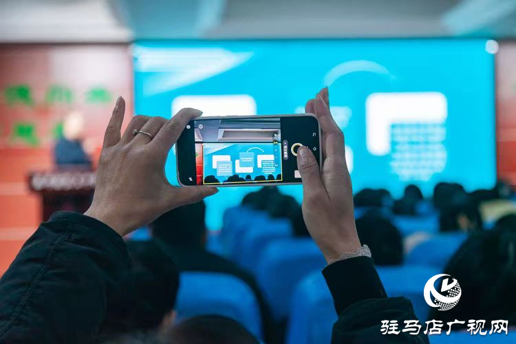  以科學(xué)思維之翼 馭高效課堂之舟——西平縣第五中學(xué)第七期“晨光大講堂”如期舉行